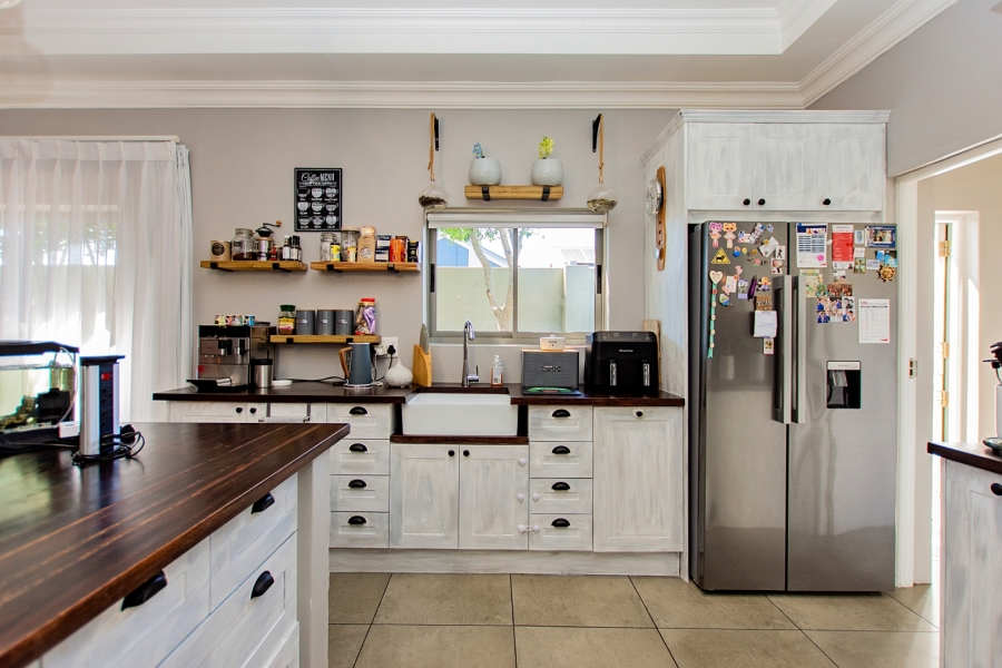 5 Bedroom Property for Sale in Myburgh Park Western Cape